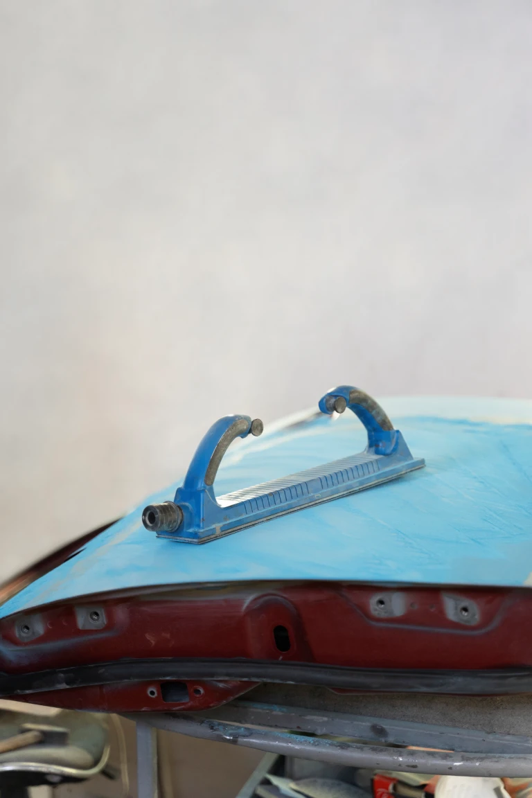 service-worker-painting-car-auto-service_(1)